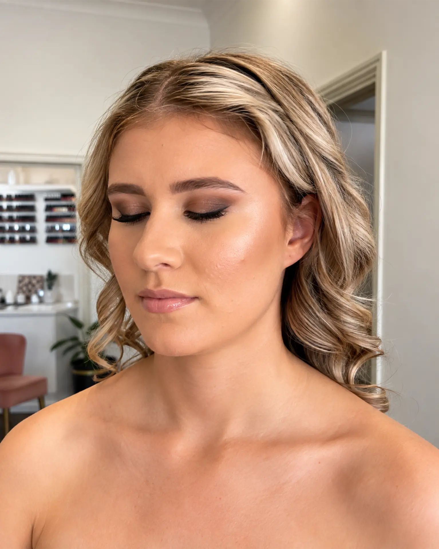 Client with a bronzed glam makeup look